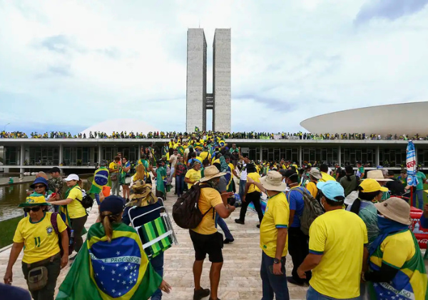 Justiça argentina julga processo de extradição de 5 brasileiros pelos atos de 8/1