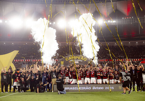 Flamengo derrota Ceará e é campeão brasileiro