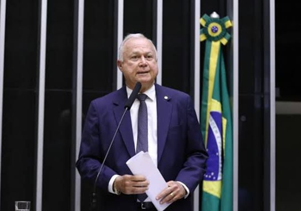 Azi critica decisão de Gilmar Mendes e cobra avanço de projeto que limita decisões monocráticas de ministros do STF