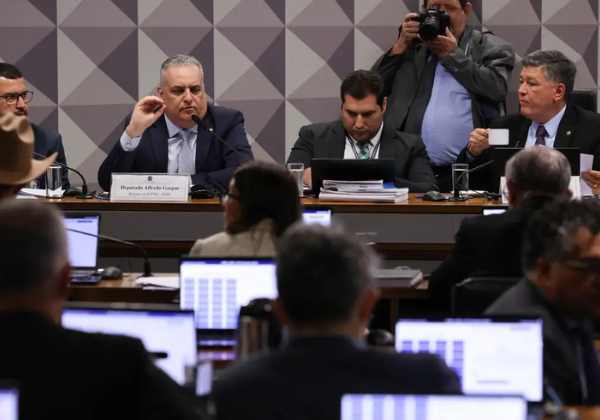 Veja como votaram os parlamentares na CPMI do INSS que rejeitou convocação do filho de Lula