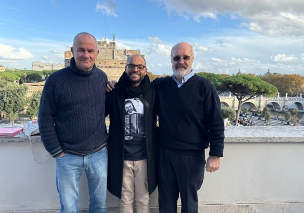 Bahia no Vaticano: advogado leva obra sobre diplomacia pontifícia ao Papa Leão XIV no Ano Jubilar