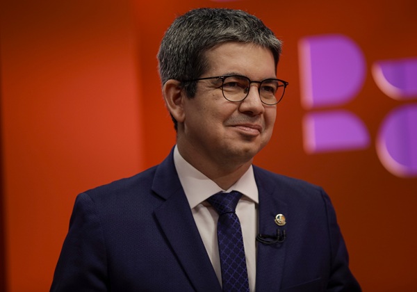 ‘Não tem mágoa que subsista na política’, diz Randolfe sobre tensão Alcolumbre-Lula