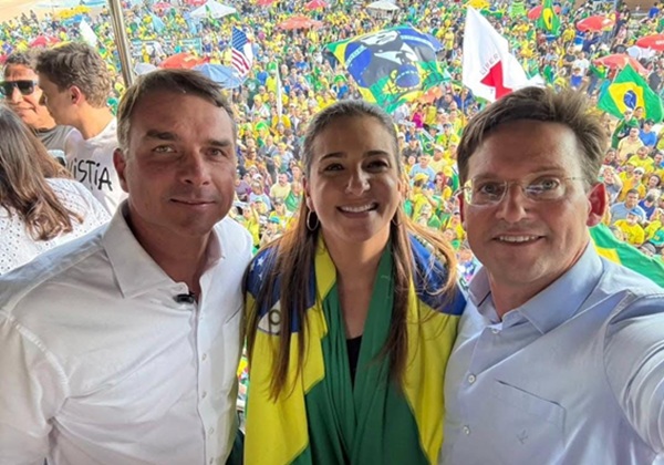 'Ninguém melhor para representar o nosso capitão Jair Bolsonaro que Flávio', afirma João Roma