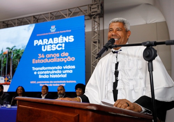 Jerônimo se torna primeiro governador da Bahia a receber título de Doutor Honoris Causa pela Uesc