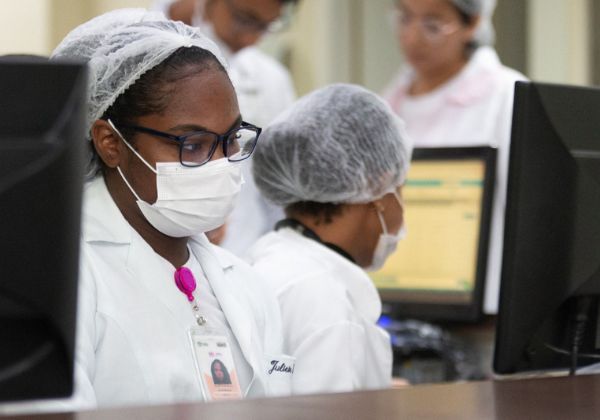 Dados do TCE e expansão da rede estadual contrariam discurso de ACM Neto sobre regulação na Bahia