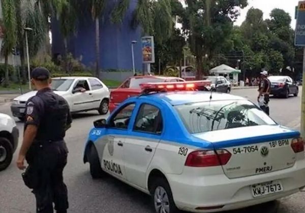 Dois sargentos da PM são presos por suspeita de ajudar crime organizado no RJ