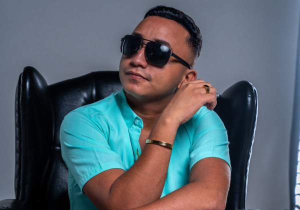 Santiago lança projeto com releituras de clássicos de Cartola