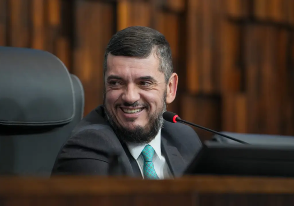 Alerj revoga prisão de Rodrigo Bacellar em votação ampla