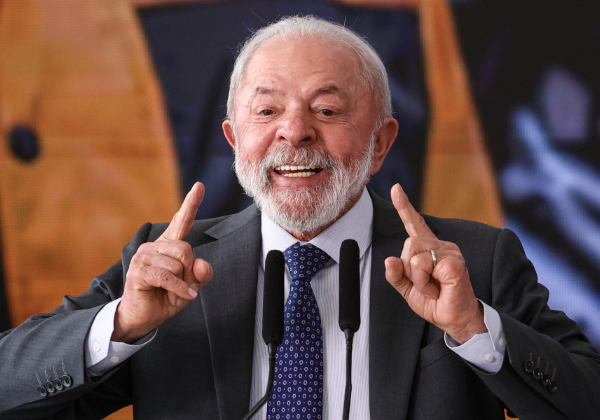 Lula transforma combate à violência contra a mulher em ‘causa nacional’ e cobra ações dos ministros