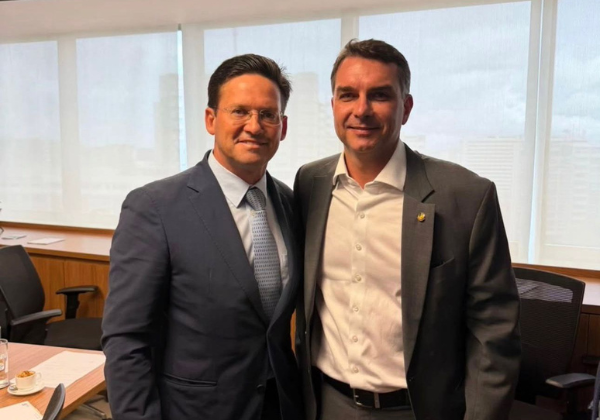 Em Brasília, Roma participa da 1ª reunião da bancada do PL com Flávio Bolsonaro