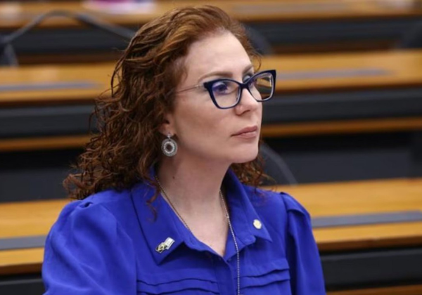 CCJ da Câmara aprova cassação do mandato da deputada Carla Zambelli