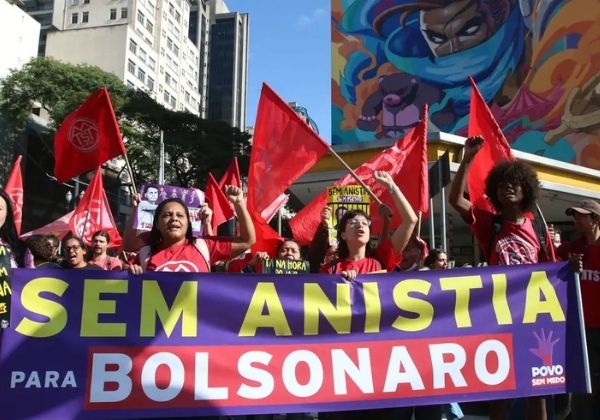 PT convoca manifestações contra projeto que pode reduzir pena de Bolsonaro