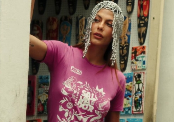 Mari Gonzalez posa em pontos turísticos da Bahia em fashion film do Camarote Salvador