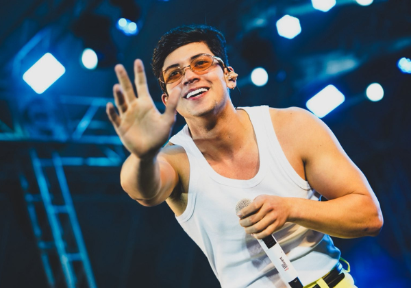 Villa Sunset agita a Arena A Tarde com show de Léo Foguete