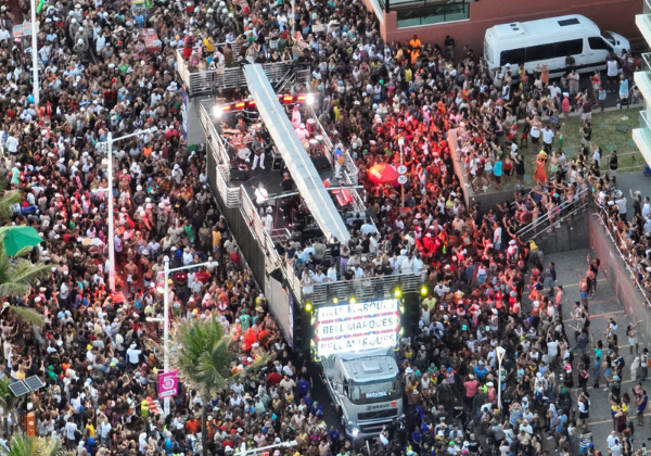 Dois foragidos da Justiça são presos durante desfile de trios na Barra