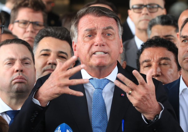 Exército abre processo para cassar porte de armas de Bolsonaro e generais condenados