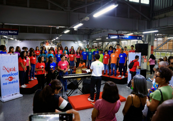 Coral do Neojiba faz apresentação especial em estação de metrô de Salvador