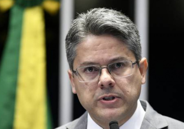 Alessandro Vieira vota pela rejeição do projeto da Dosimetria no Senado