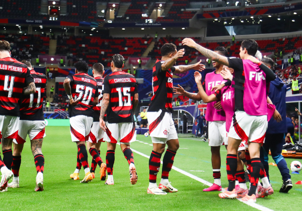 Flamengo enfrenta PSG em busca do título da Copa Intercontinental