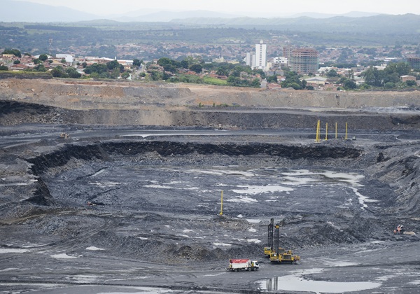 Chinesa compra minas de ouro no Brasil por US$ 1 bilhão