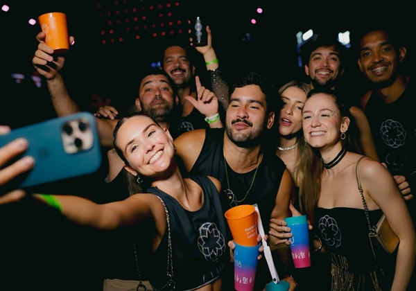 Camarote Club divulga as cores dos abadás para os 6 dias de festa