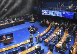 Senado paga extra de até R$ 300 mil por servidor, diz coluna
