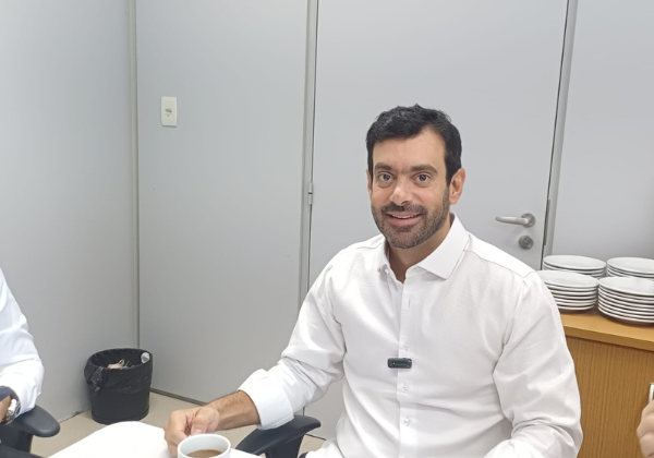 Deputado critica empréstimos de Jerônimo e diz que governo está 'nas mãos de agiota'