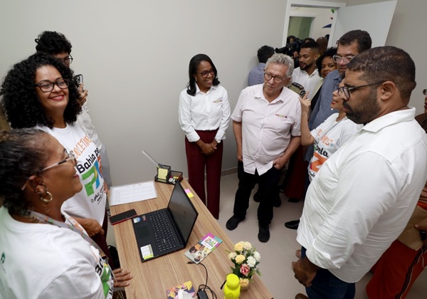 Estado inaugura dois Coletivos Bahia Pela Paz; estrutura atenderá até 500 famílias por mês na RMS
