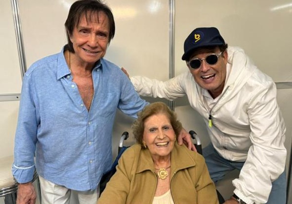 Roberto Carlos emociona ao realizar desejo da mãe de Sergio Mallandro 