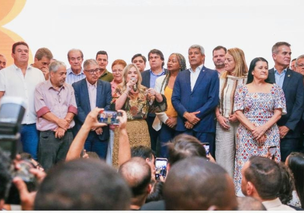 Governador anuncia pacote de investimentos de R$ 1 bilhão em obras para 135 prefeituras