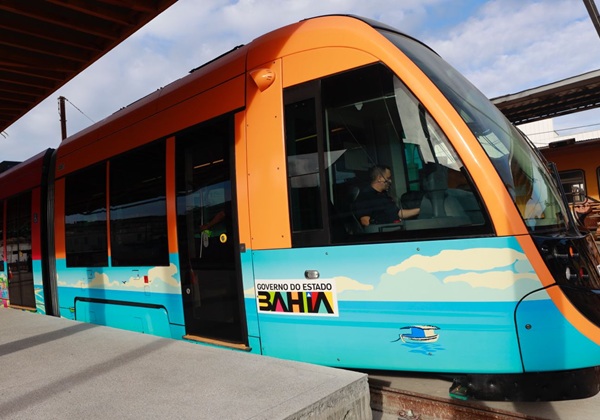 VLT faz primeira viagem-teste em Salvador