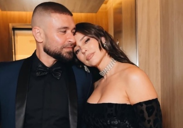 Diogo Nogueira presta homenagem a Paolla Oliveira durante apresentação no Rio 