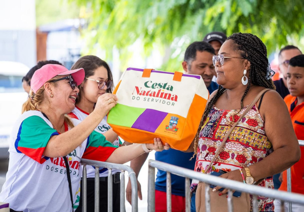 Prefeitura retoma entrega de cesta natalina a 13 mil servidores após nove anos