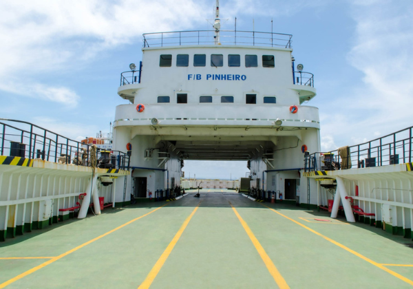 Véspera de Natal: ferry-boat opera sem filas e com fluxo tranquilo nos dois terminais