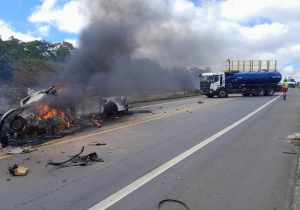 Dez pessoas morrem em acidente na BR-101