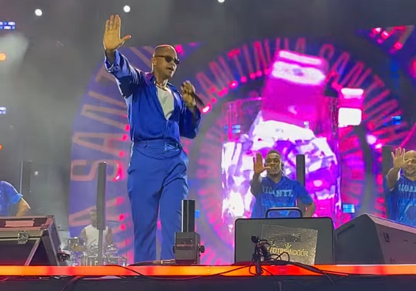 Léo Santana celebra 20 anos de carreira em show especial no Festival Virada Salvador