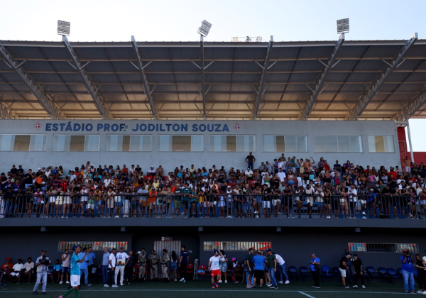 ‘Natal Show de Bola’ reúne 3 mil pessoas e arrecada alimentos para famílias em vulnerabilidade na Bahia