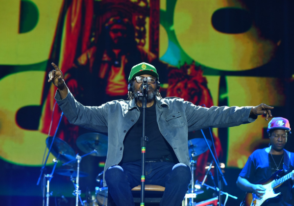 Edson Gomes reúne multidão em Paripe e festeja força do reggae em Salvador 
