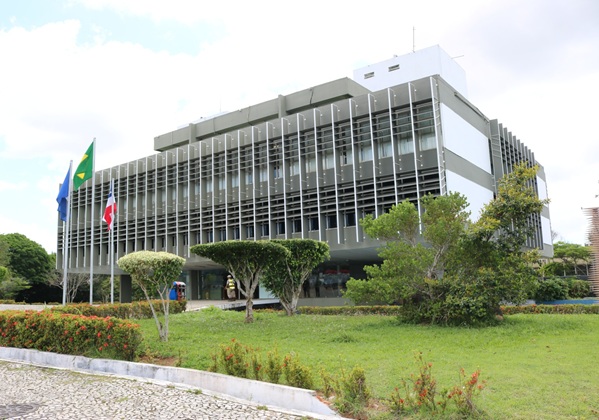 Municípios recebem R$ 134,7 milhões do governo estadual como antecipação e repasses do Fundeb e do ICMS