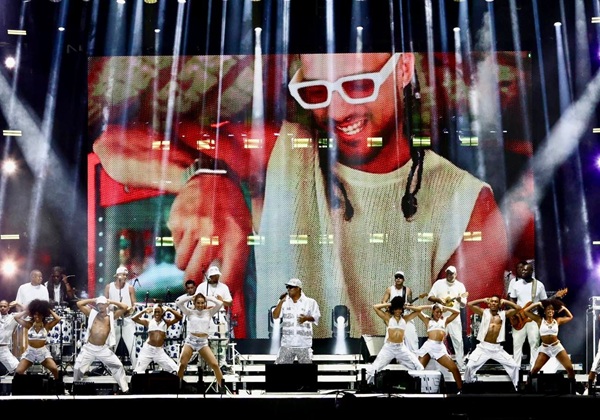 Psirico arrasta multidão no Virada Salvador até o dia clarear e prepara verão com Ensaios do Psi