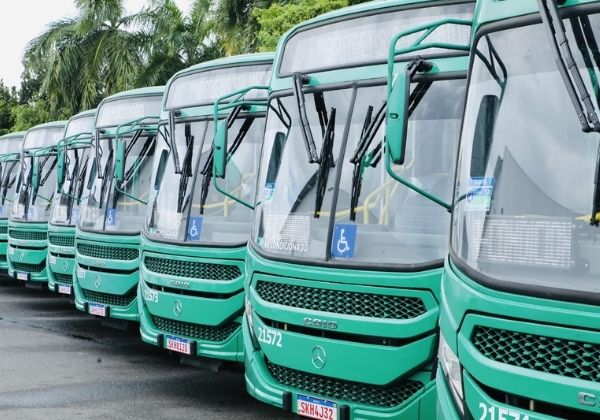 Prefeitura firma contrato de R$ 264 milhões para compra de 300 ônibus