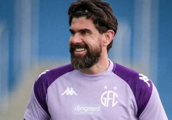 Fernando Miguel, ex-Vitória, encerra carreira aos 40 anos: 'A decisão mais difícil'