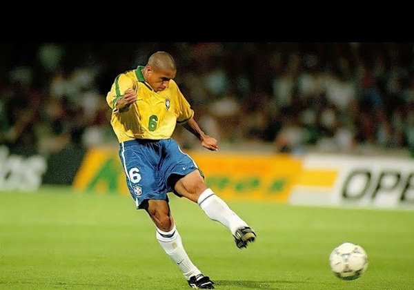 Jogador Roberto Carlos passa por cirurgia após problema cardíaco