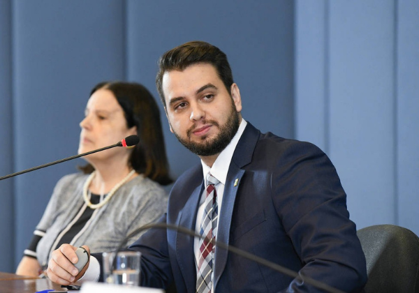 Ex-assessor de Bolsonaro, Filipe Martins é preso pela PF após ordem de Moraes