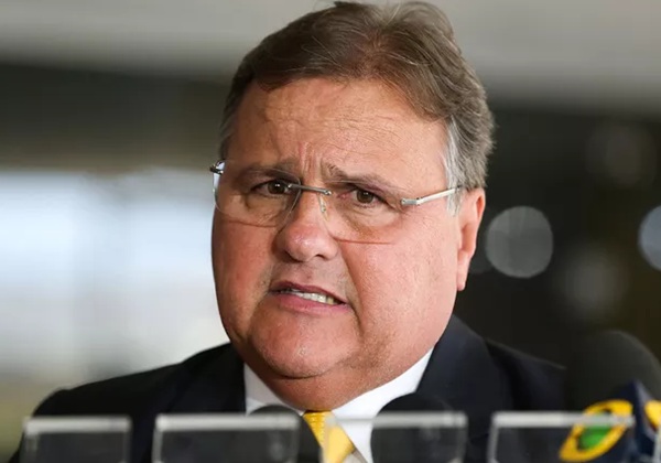 'Esse homem poderia ter me dado uma facada', diz Geddel após sofrer agressão