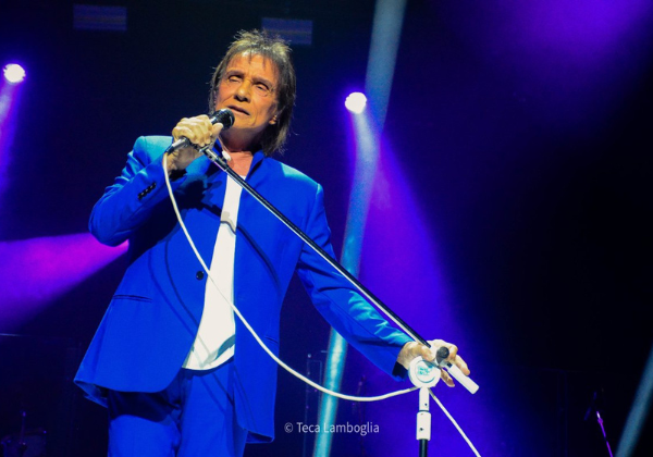 Roberto Carlos testa positivo para Covid-19 e apresenta sintomas leves