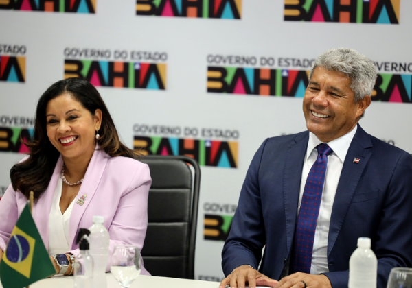 Adriana Marmori é reconduzida à Reitoria da Uneb para novo mandato