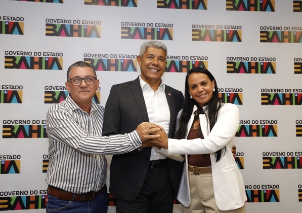 Jerônimo recebe prefeita de Aiquara e apresenta balanço de R$ 35 milhões em investimentos no município