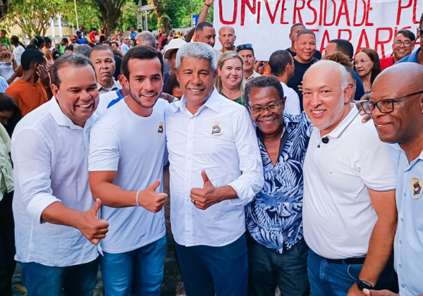 Vice-governador da Bahia participa dos atos pelos 203 anos da Independência de Itaparica