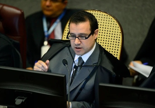 Empresa ligada ao Careca do INSS repassou R$ 595 mil a ex-ministro do STJ